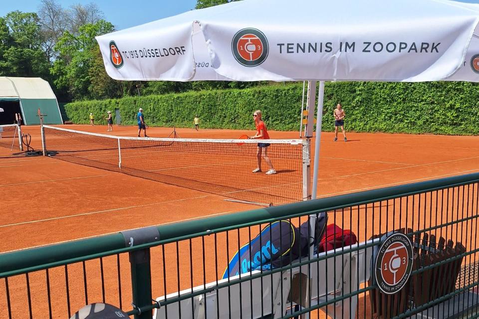 TC 1913 Düsseldorf e. V. - Blick auf das Gelände mit mehreren Tenniscourts